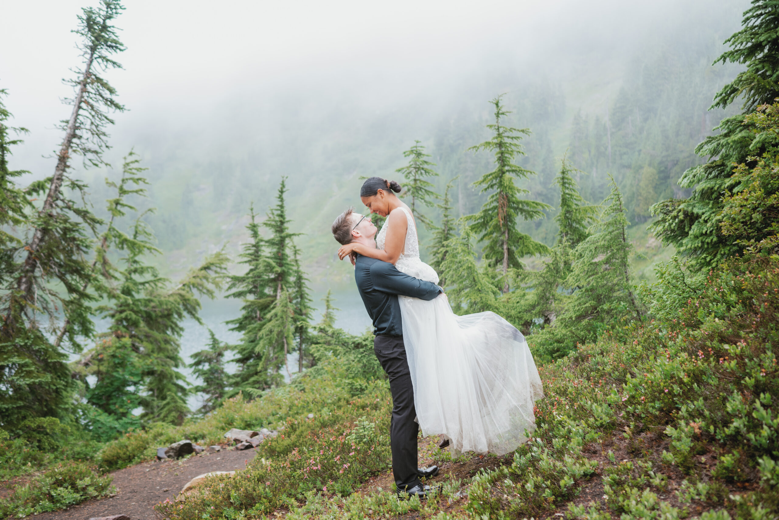 Rainy elopements in Washington